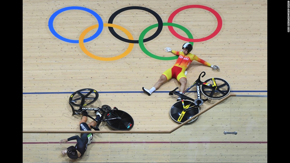 New Zealand&#39;s Olivia Podmore, left, and Spain&#39;s Tania Calvo Barbero fall during the keirin first round track cycling event.