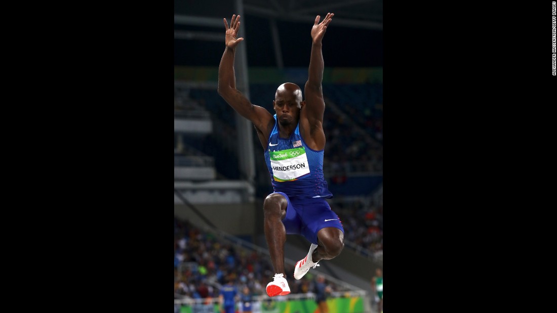 American Jeff Henderson won gold in the men&#39;s long jump final with a distance of 8.38 meters.