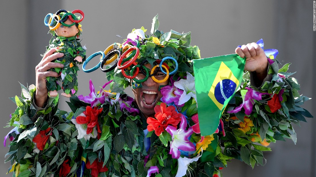 A Brazilian fan cheers before the start of the Women&#39;s Marathon.