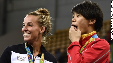 China&#39;s gold medalist Shi Tingmao (R) reacts with third-placed Tania Cagnotto of Italy.