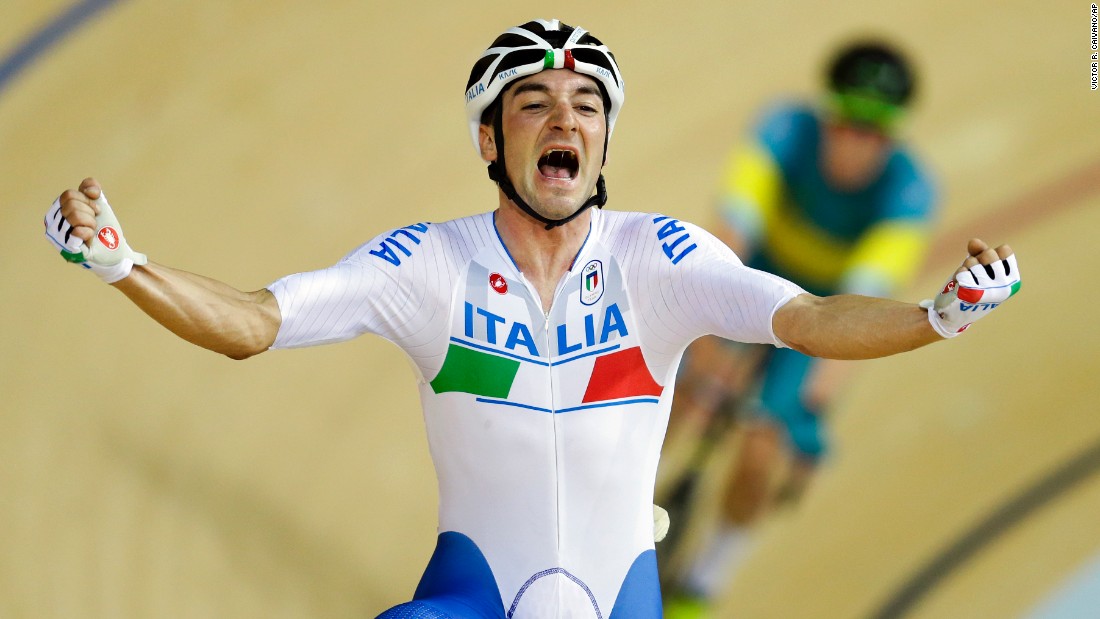 Italy&#39;s Elia Viviani celebrates after winning gold in the omnium track cycling event.