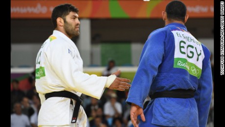 Egypt&#39;s Islam El Shehaby, blue, declines to shake hands with Israel&#39;s Or Sasson, white, after losing during the men&#39;s over 100-kg judo competition at the Rio Olympic Games on Friday, August 12.