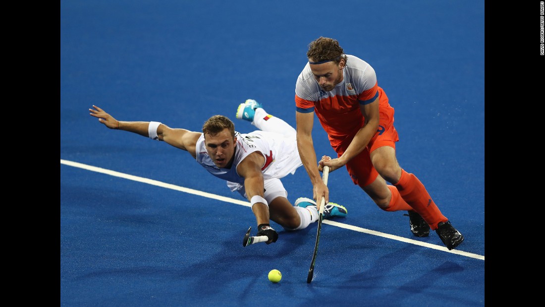 Dutch field hockey player Bob de Voogd, right, is challenged by Belgium&#39;s Emmanuel Stockbroekx during a semifinal match. Belgium won 3-1 to advance to the final against Argentina.