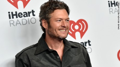 Country hvězda a quot;The Voicequot; kouč Blake Shelton získal v roce 2017 tuto poctu. 