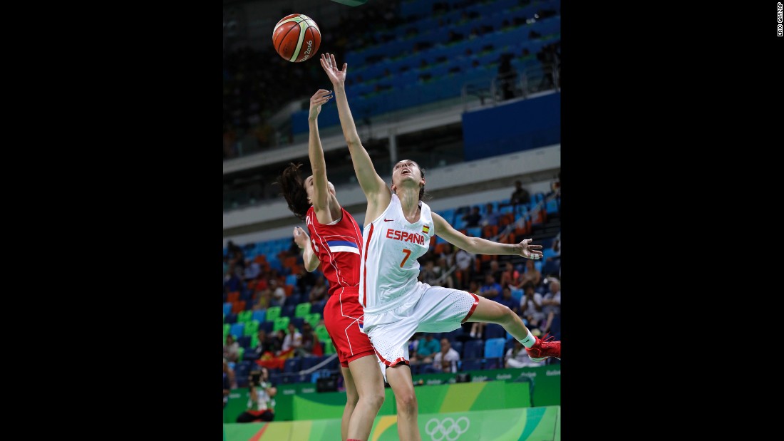 Spain&#39;s Alba Torrens, right, shoots over Serbia&#39;s Sonja Petrovic during a semifinal game. Spain won 68-54 and will play the United States in the final.