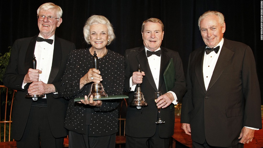 From left, Gordon Wood, O&#39;Connor, Jim Lehrer and Colin Campbell receive the Churchill Bell, the Colonial Williamsburg Foundation&#39;s highest accolade for citizenship, in Williamburg, Virginia, in April 2011.