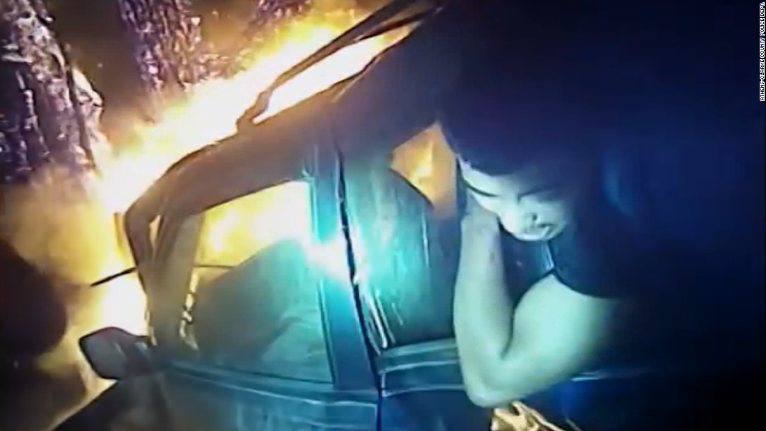 Police Officer Pulls Man From Burning Vehicle Cnn Video 6648