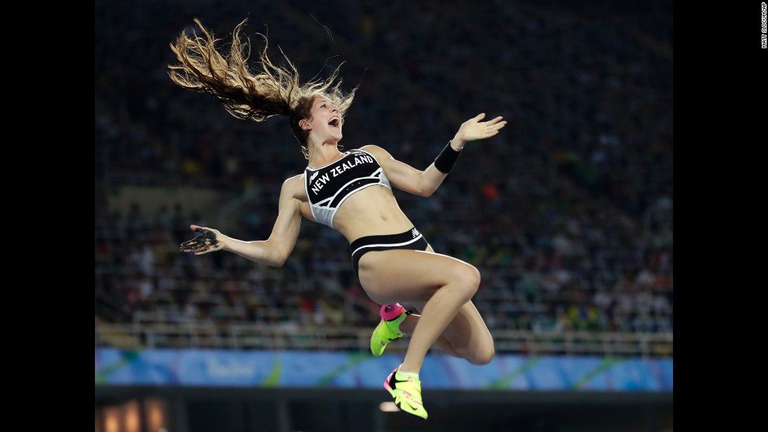 New Zealand&#39;s Eliza McCartney competes in the pole vault final.
