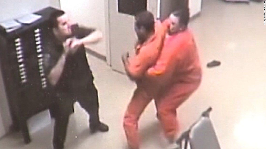 Jailer Gets Attacked Inmate Steps In To Help Cnn Video 8637