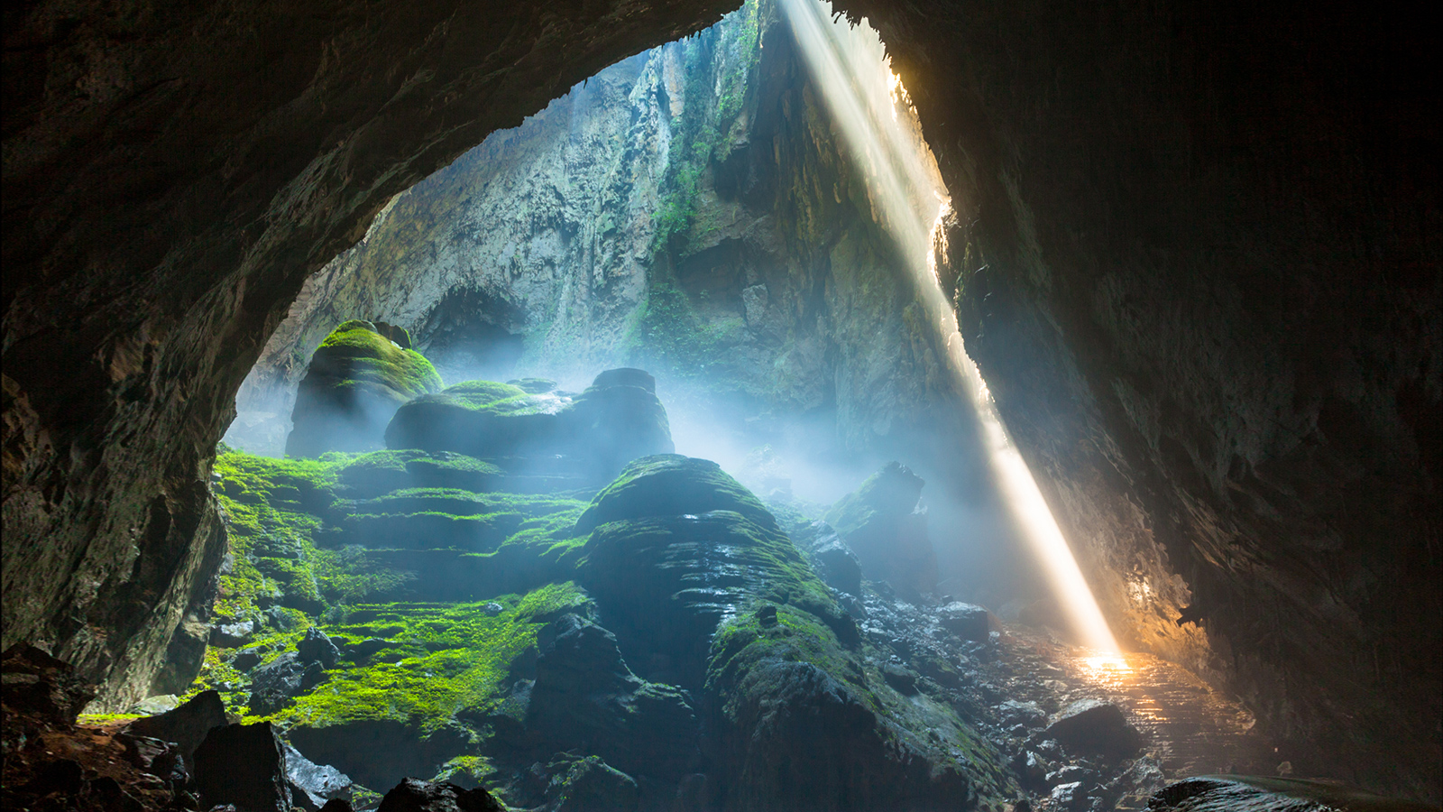 largest cave is in Vietnam - 10 amazing facts about the world