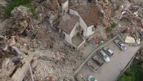 Towns destroyed in Italy&#39;s earthquake