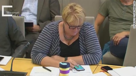 The leader of Norway&#39;s Liberal Party was caught playing Pokemon Go during a parliamentary hearing.