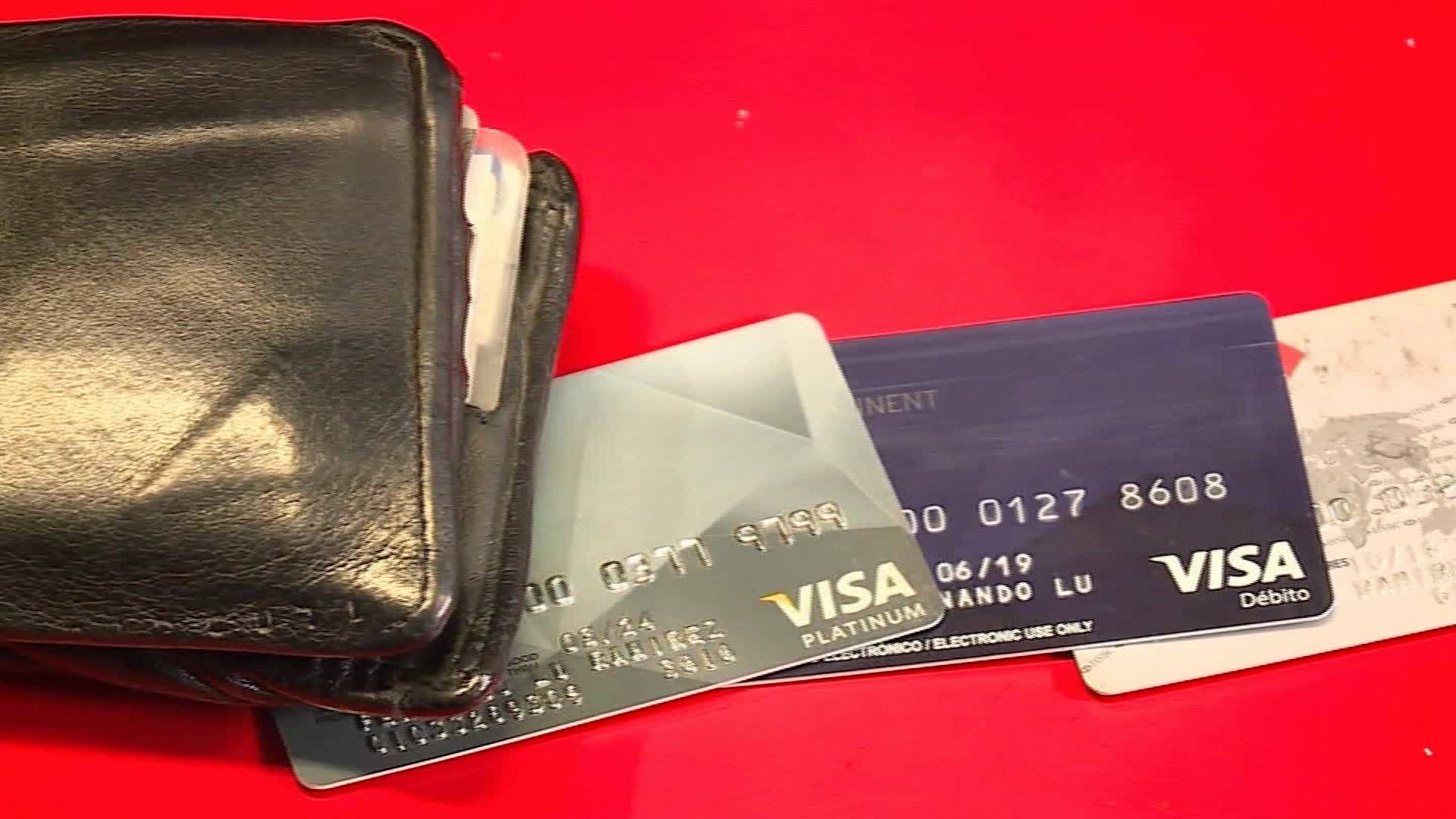 Comercios argentinos sufren cuando con tarjeta crédito - CNN Video