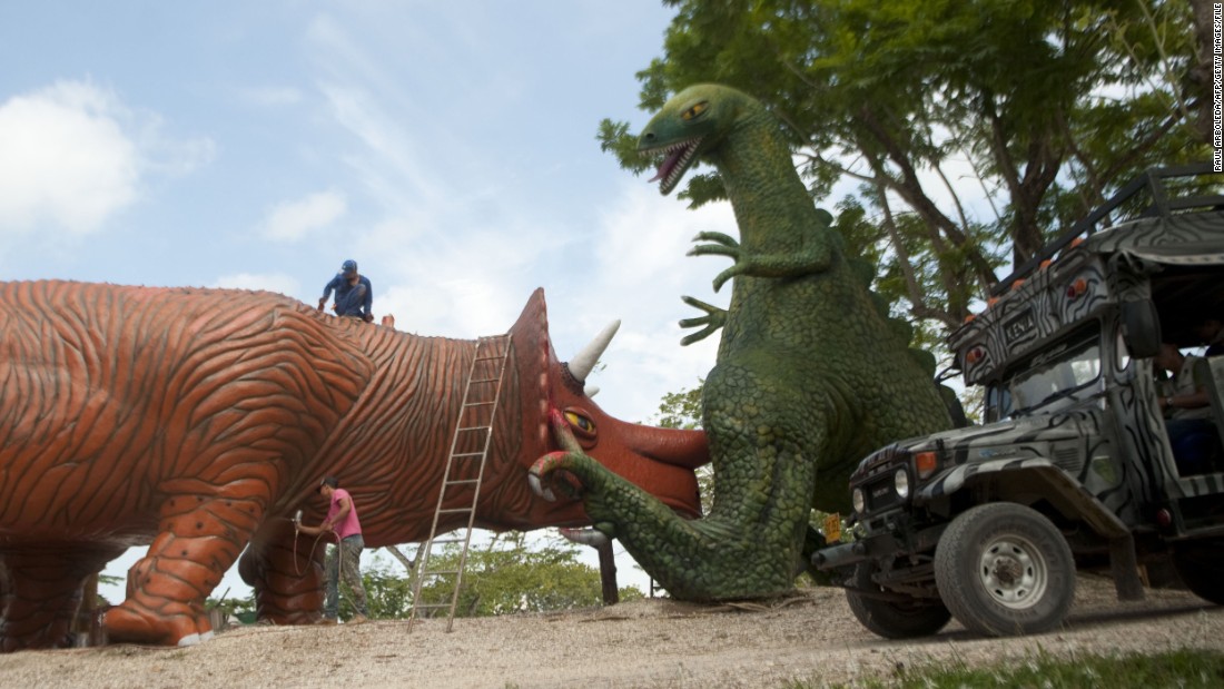The &quot;Jurassic Park&quot; simulation includes dinosaur statues.