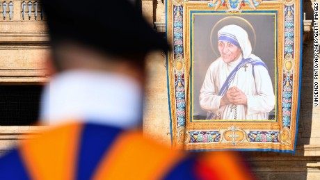 A tapestry with a portrait of Mother Teresa hangs on the facade of St. Peter&#39;s in the Vatican.