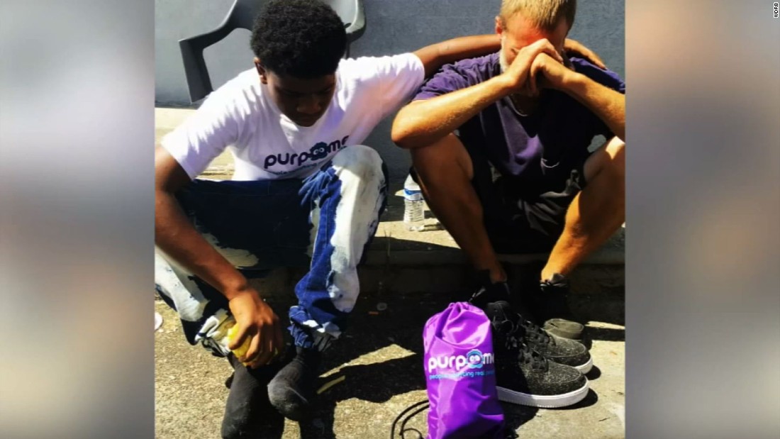 14 Year Old Gives Homeless Man Shoes Off His Feet Cnn Video