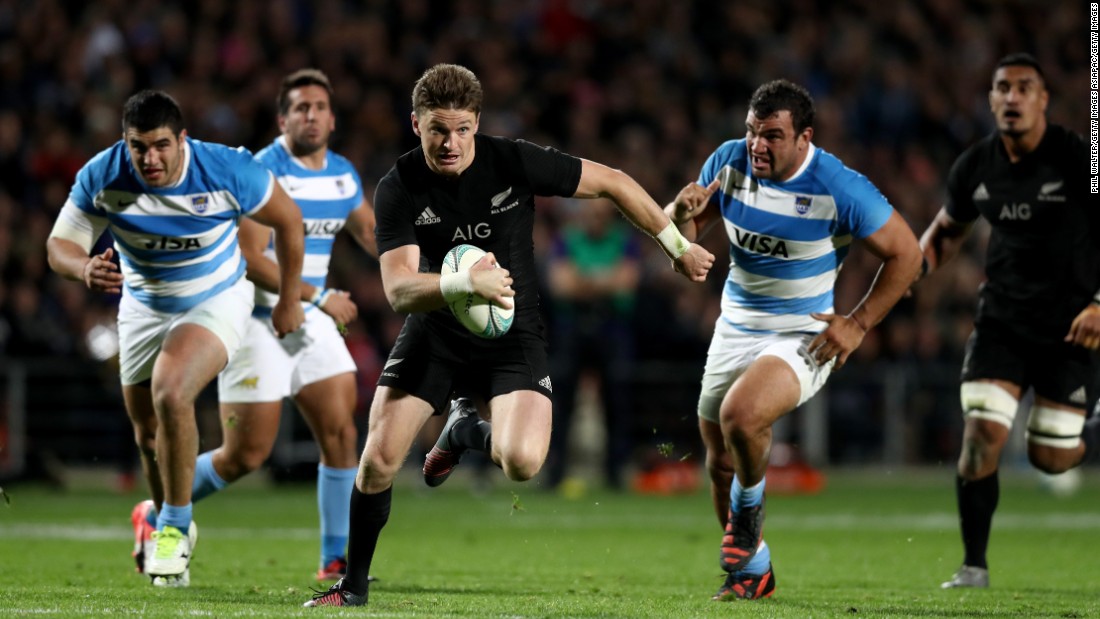 Beauden Barrett of the All Blacks makes a break during the Rugby Championship match between the New Zealand All Blacks and Argentina at Waikato Stadium on September 10, 2016 in Hamilton, New Zealand. 