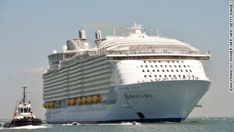 Harmony of the Seas is the world&#39;s largest cruise liner, measuring 1,188 feet long (362 meters). 