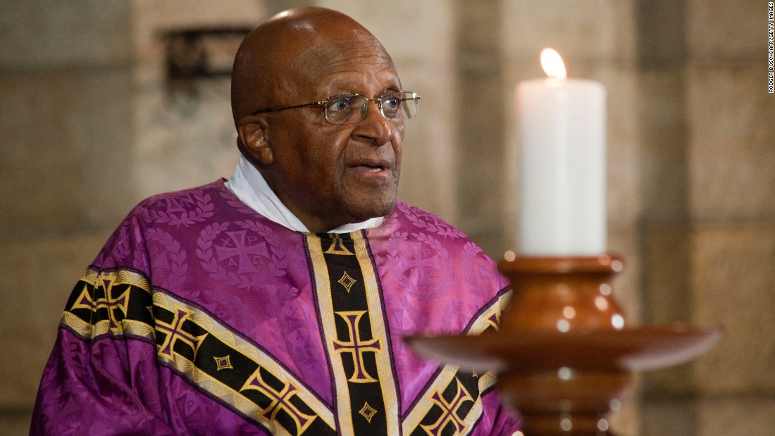 Tutu leads a service in Cape Town after Mandela&#39;s death in 2013.