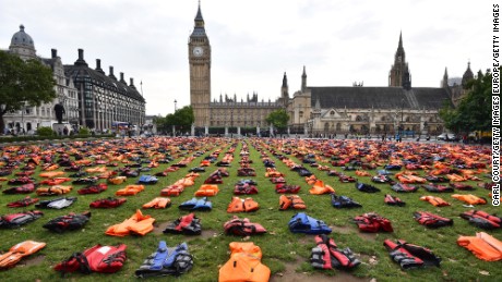 The jackets represent the thousands of refugees who have died trying to reach Europe since 2015. 