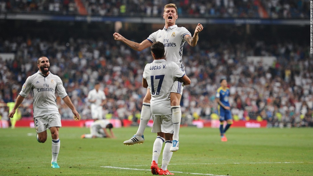 Toni Kroos celebrates with Lucas Vazquez after the German scored the winning goal in Real&#39;s win against Celta Vigo August 27.