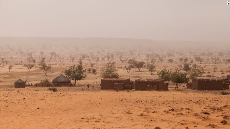 The Wall was conceived in response to the growing crisis of desertification in the Sahel region on the southern side of the Sahara desert, which causes drought, famine and poverty. 