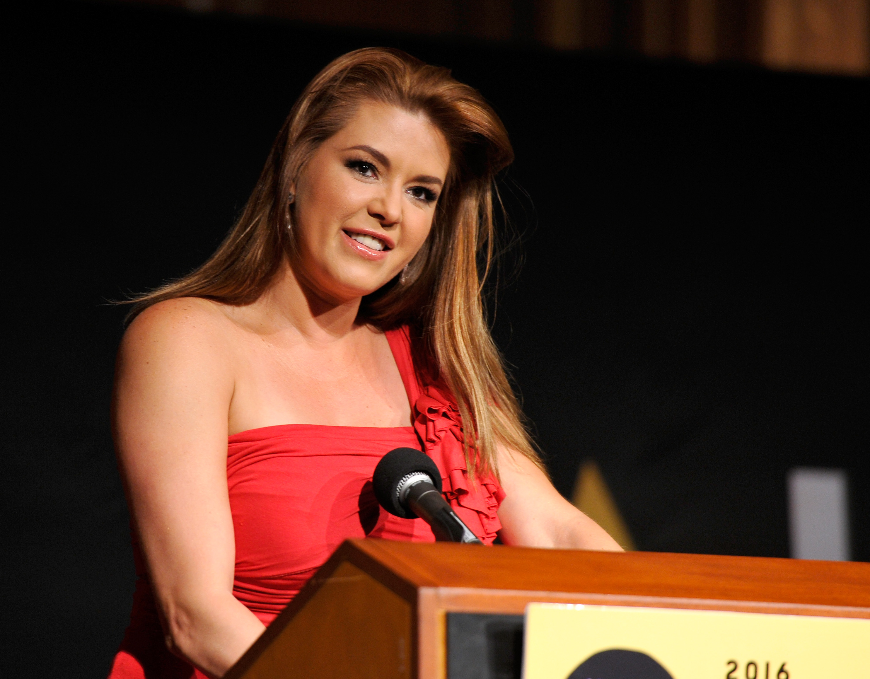 Miss Universe Alicia Machado Strikes Back Against Donald Trump Cnn Politics