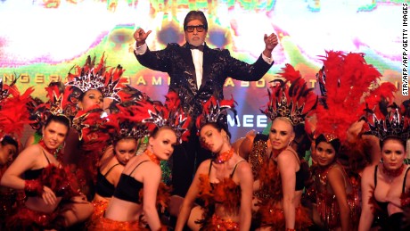 Amitabh Bachchan poses with dancers during the announcement of the forthcoming Hindi film, &#39;Aankhen 2&#39;, directed by Anees Bazmee in Mumbai late August 17, 2016.