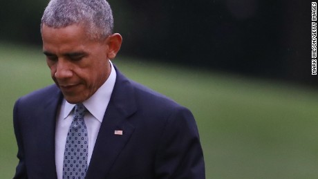 U.S. President Barack Obama arrives back at the White House, from attending a town hall meeting at Fort Lee, Virginia, September 28, 2016 in Washington, DC. 