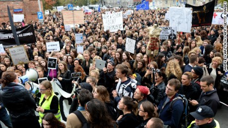 Poland&#39;s parliament withdraws proposed abortion ban