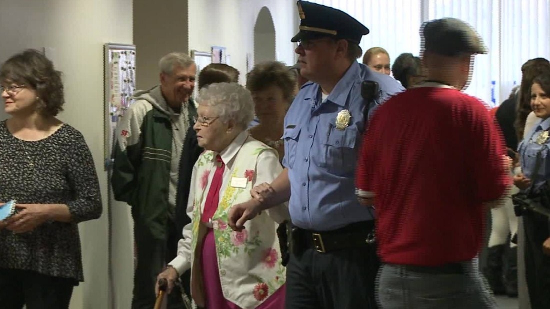 102-year-old woman crosses 'get arrested' off her to-do list | CNN
