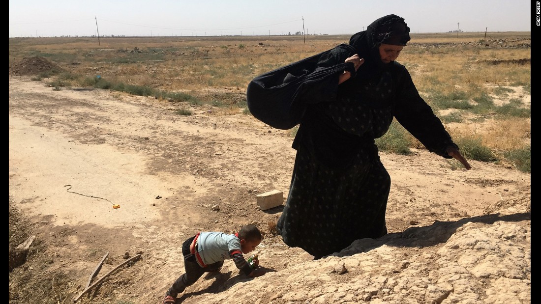 Iraq Families Flee Battle For Isis Held Town Cnn