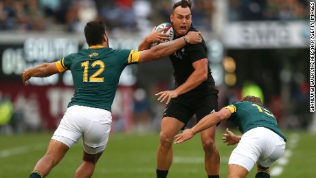New Zealand&#39;s Israel Dagg scored twice as the All Blacks earned a record-equaling 17th consecutive win.