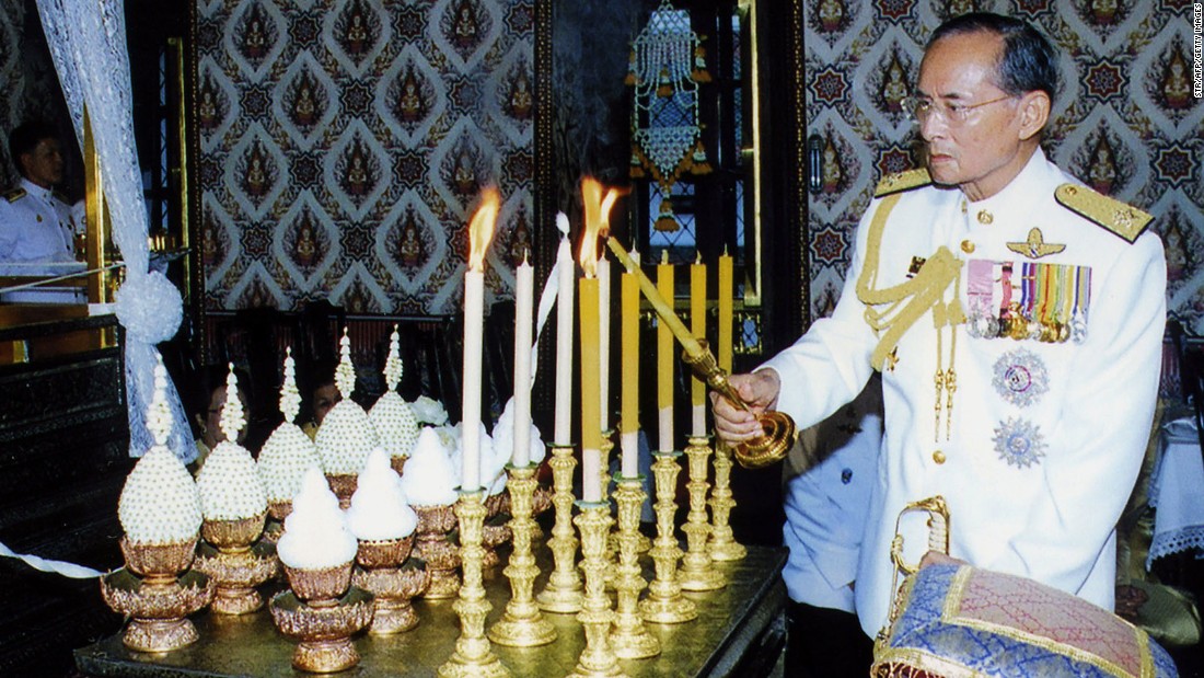 The King lights candles at a ceremony to mark Coronation Day in Bangkok in 2007.