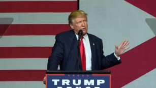 Trump hits back at &#39;vicious&#39; groping allegations 