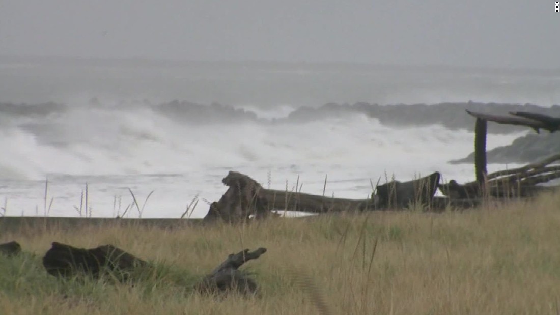 high-winds-rain-lash-pacific-northwest-a-second-day-cnn