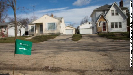 Flint homes tainted by city&#39;s water crisis to get new faucets 