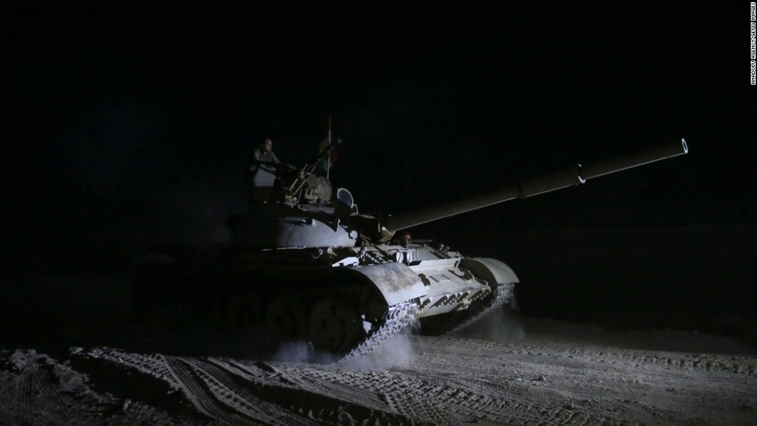 Peshmerga forces deploy in the dark near the village of Wardak early on October 17.