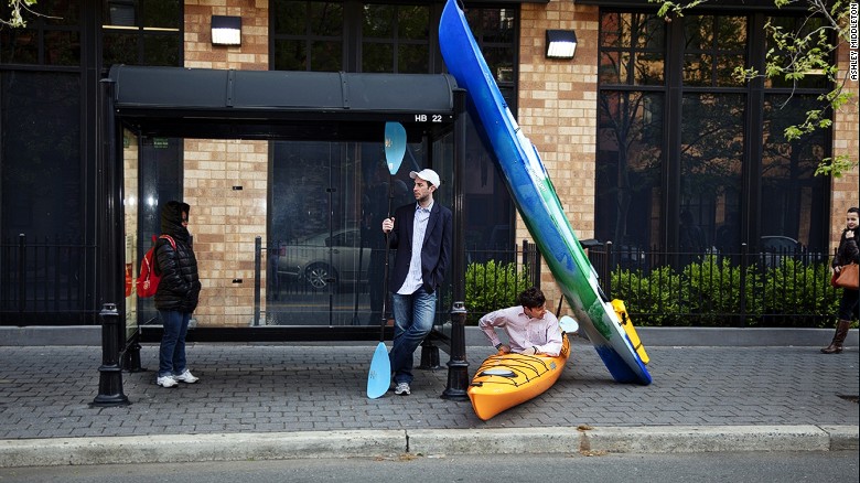 Man commutes to work in Manhattan by kayak