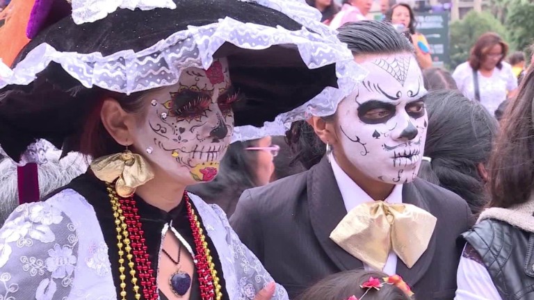 El Día de Muertos tiene que ver con el más allá, el amor y las coloridas  calaveras | CNN