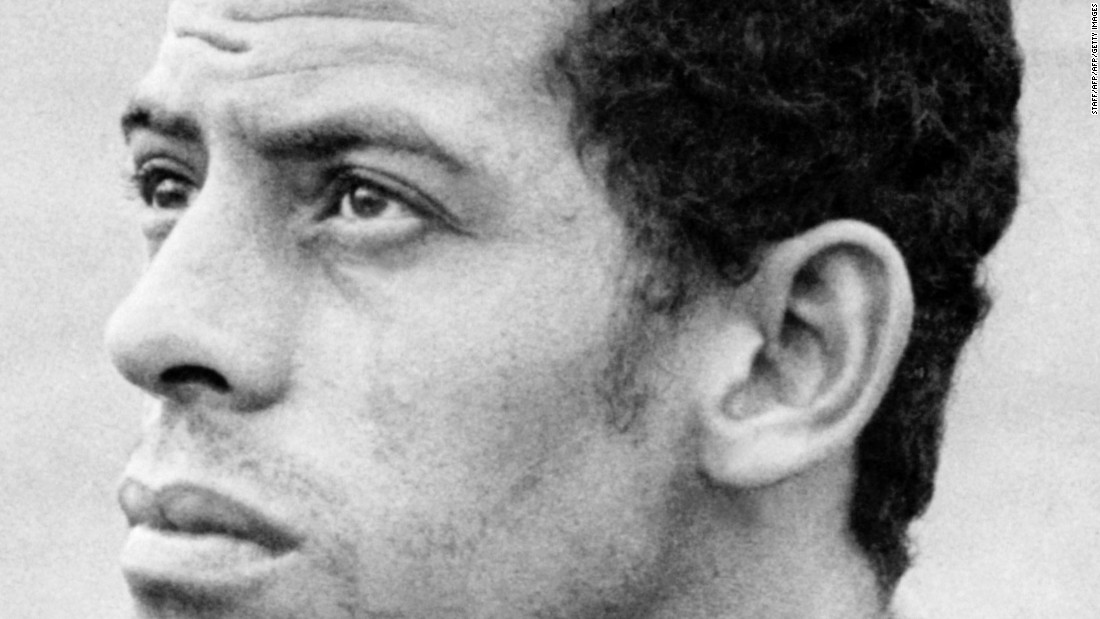 Carlos Alberto Torres, captain of Brazil&#39;s 1970 World Cup-winning side, has died aged 72.