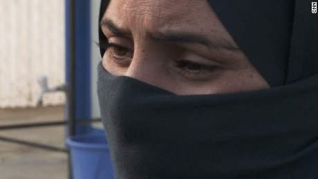 women flee isis to debaga