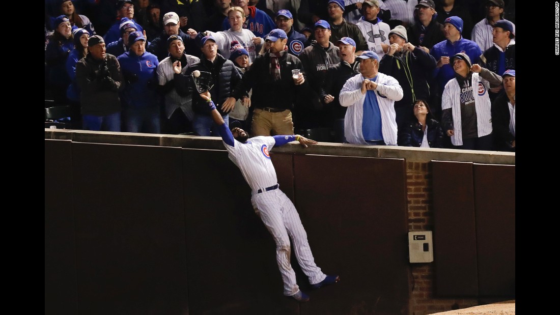 Cubs right fielder Jason Heyward catches a fly ball hit by  Indians&#39; Trevor Bauer during the third inning of Game 5. 