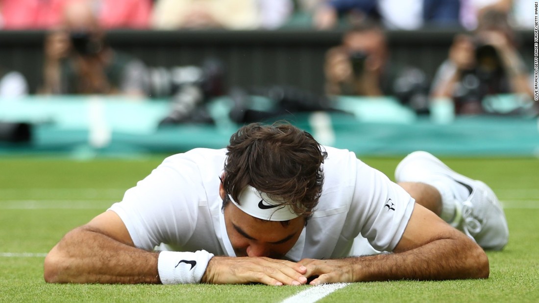 Roger Federer fell outside the top 10 for the first time since 2002 on Monday -- the result of an injury-filled 2016. 