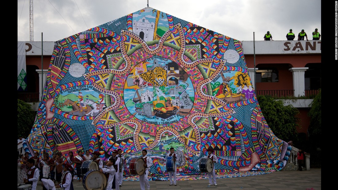 The giant kites often contain messages aimed at inspiring the living to be friendly to each other and work towards peace. The motifs drawn on the giant kites are not a way of communicating with departed souls, but a way for the people of Sacatepequez to express themselves artistically.