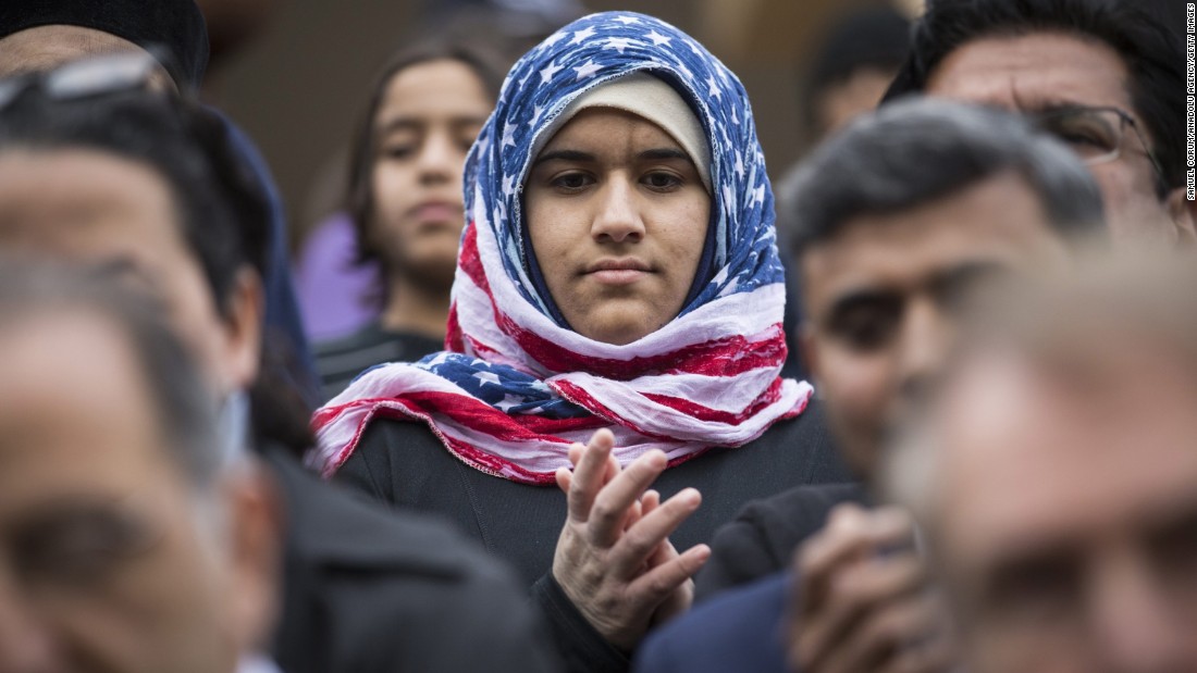 Hidayah Martinez Jaka wears an American flag hijab as Democratic presidential candidate Martin O&#39;Malley speaks at a mosque in Sterling, Virginia, on December 11, 2015.