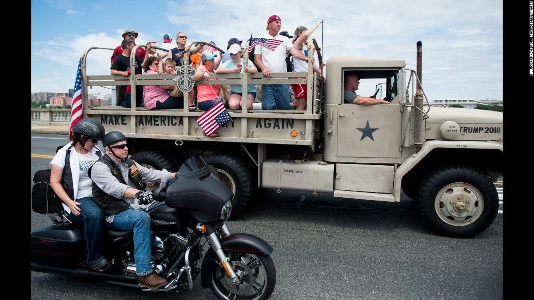 A military-style truck promoting Trump&#39;s campaign passes over the Memorial Bridge in Washington during the annual Rolling Thunder biker rally on May 29, 2016. The event is a tradition on Memorial Day weekend, paying tribute to prisoners of war and Americans missing in action.