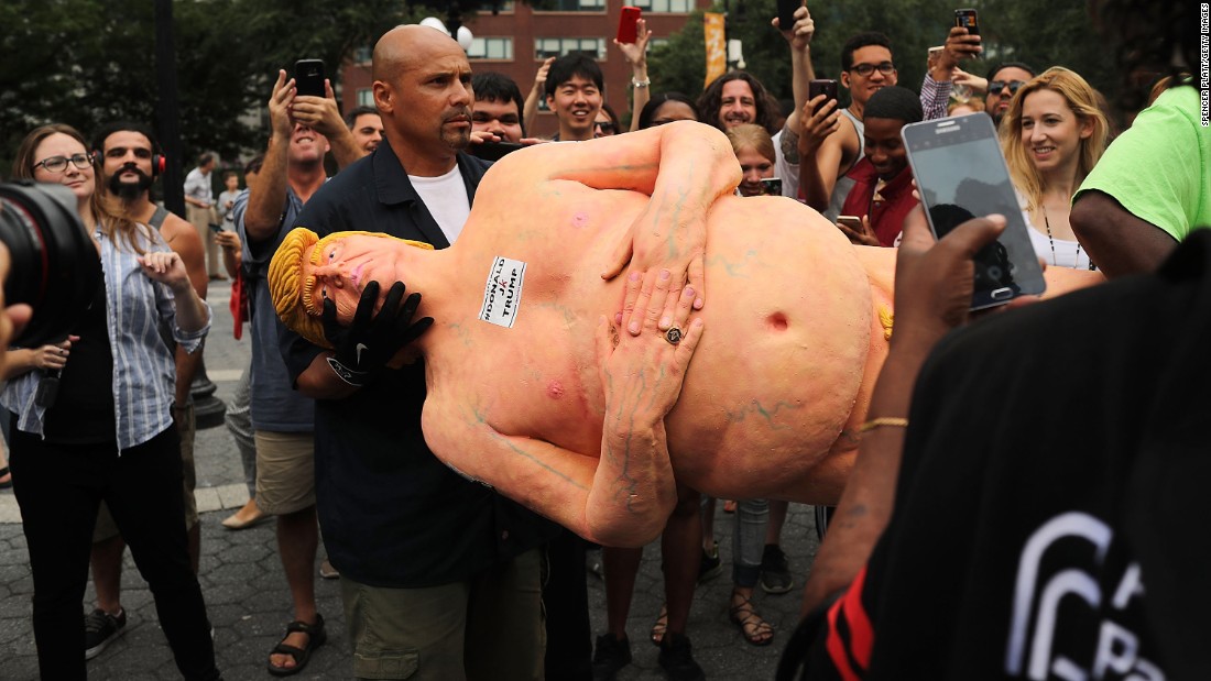 An employee from the New York City Department of Parks &amp;amp; Recreation removes &lt;a href=&quot;http://www.cnn.com/2016/08/18/politics/naked-donald-trump-statue-nyc-parks-department/index.html&quot; target=&quot;_blank&quot;&gt;a statue of a naked Trump&lt;/a&gt; from Union Square on August 18, 2016.