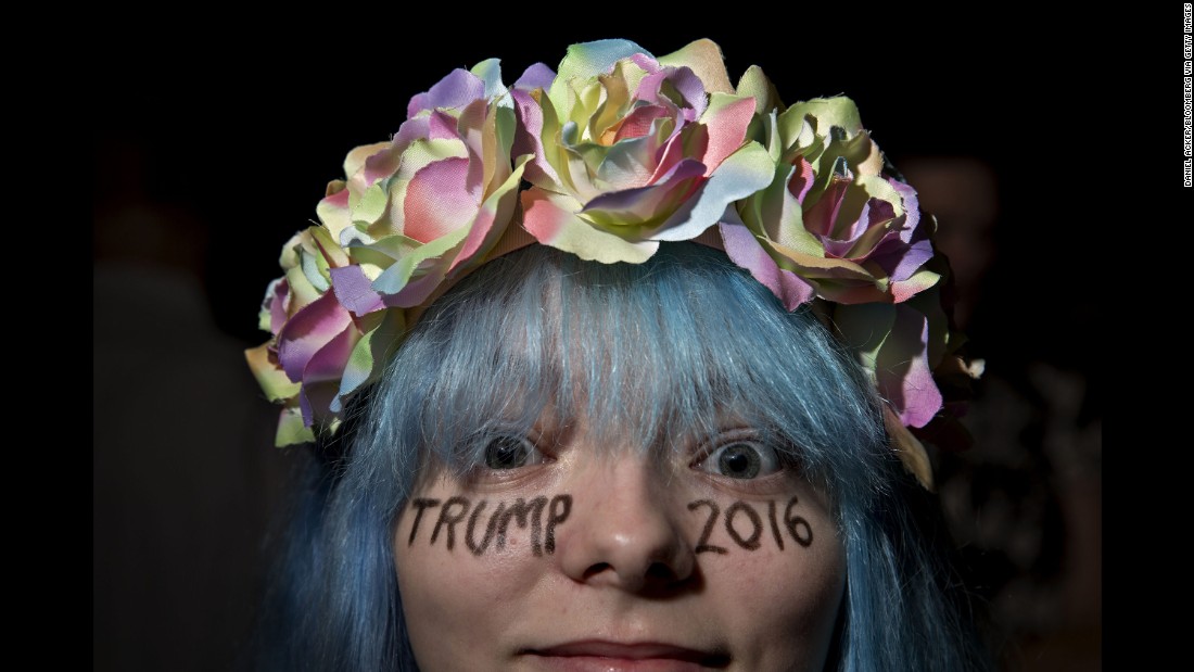 A Trump supporter waits for the start of a campaign event in Des Moines, Iowa on September 13, 2016.