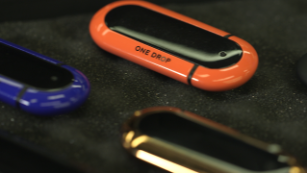 Glucose monitor and app lets diabetics share diet data